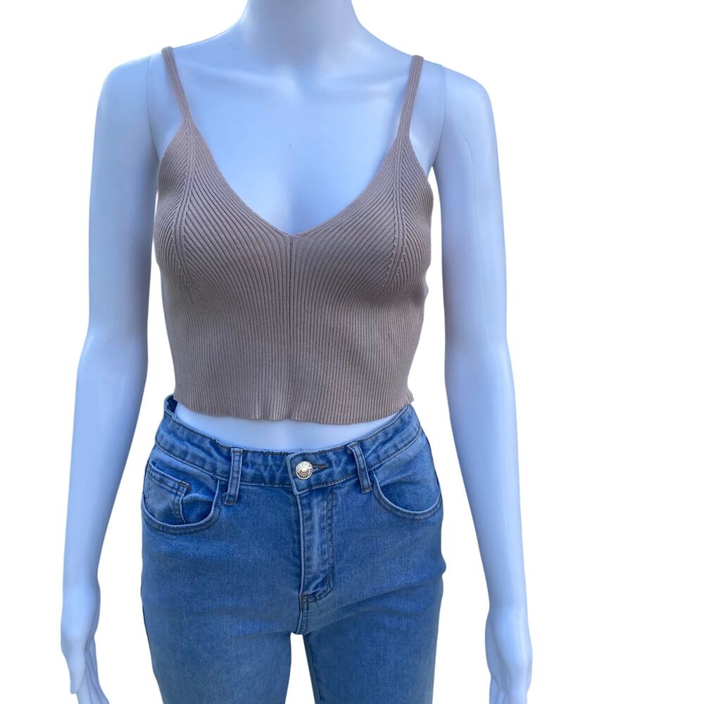 Active USA Womens size M Spaghetti Strap V Neck Crop Top Sleeveless Shirt
